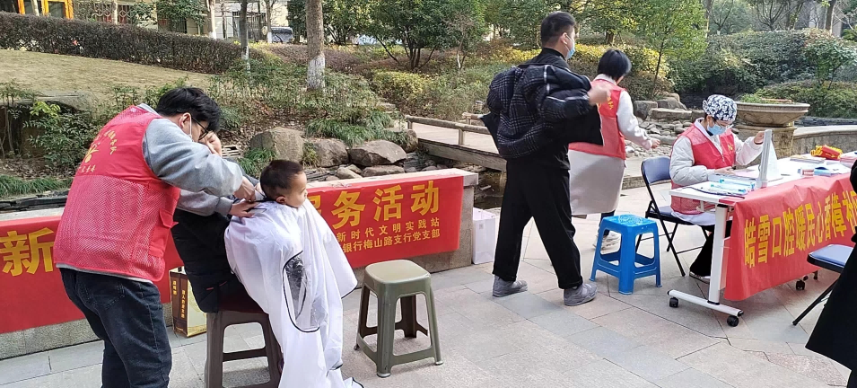 弘扬雷锋精神 展现时代新风