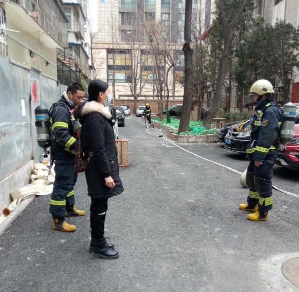 配合消防拉练 学习消防知识